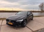 Volvo V60 T6 Twin Engine 340pk AWD Geartronic 2021 Zwart, Auto's, Volvo, Automaat, 4 cilinders, Zwart, Plug-in hybride
