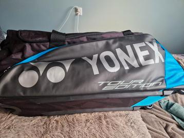 Yonex trolley bag beschikbaar voor biedingen
