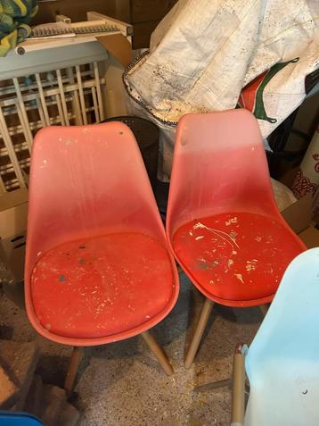 Vier stoelen gratis op te halen