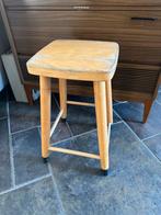 Vintage Houten Krukje, Huis en Inrichting, Krukjes, Ophalen, Gebruikt, Hout