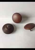 3 Kunststof knopjes, meubelknopjes, bruin diameter ong 5,7cm, Ophalen of Verzenden, Zo goed als nieuw, Overige typen