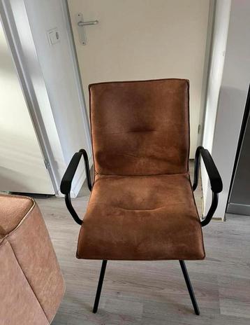 4 Suède Leren Stoelen met Armleuning beschikbaar voor biedingen