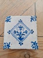 Antieke tegel met vaas met bloemen, Ophalen of Verzenden