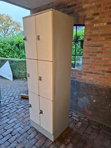 Degelijke metalen Oostwoud lockerkasten/ lockers! beschikbaar voor biedingen