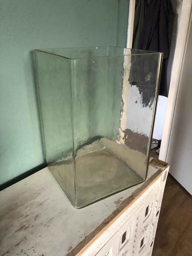 Grote glazen vaas / rechthoekige pot, Huis en Inrichting, Woonaccessoires | Vazen, Zo goed als nieuw, Overige kleuren, Minder dan 50 cm