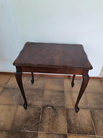 Antieke Vintage Bijzettafel / Plantentafel
48x35 cm beschikbaar voor biedingen