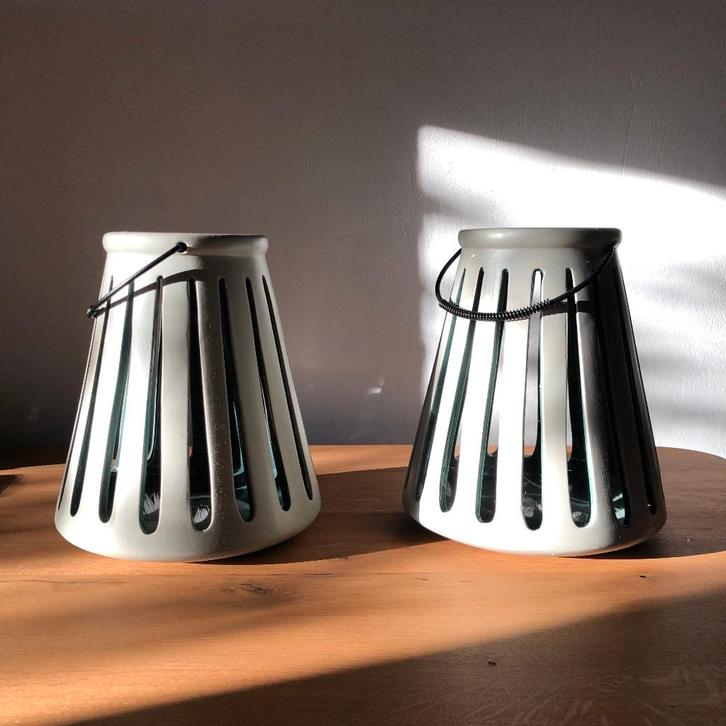 2 Windlichten keramiek met uitsparingen - Grijs / Turquoise, Huis en Inrichting, Woonaccessoires | Kandelaars en Kaarsen, Nieuw