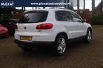 Volkswagen Tiguan 1.4 TSI Edition Aut. | Panorama | Trekhaak, 15 km/l, 4 cilinders, 150 pk, Wit