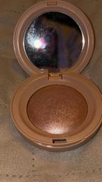 Rare Beauty Highlighter - Mesmerize (ZGAN), Wangen, Bruin, Ophalen of Verzenden, Zo goed als nieuw