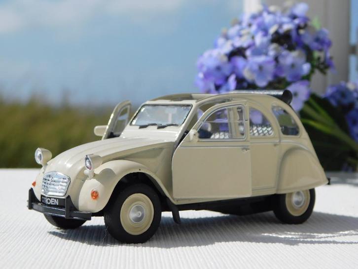 2CV CITROEN SCHAALMODEL.Miniatuur Lelijke Eend .Deux Chevaux, Hobby en Vrije tijd, Modelbouw | Auto's en Voertuigen, Nieuw, Auto
