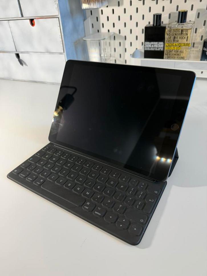 iPad 9 64GB met Smart Keyboard, Computers en Software, Apple iPads, Zo goed als nieuw, Apple iPad, Wi-Fi, 10 inch, 64 GB, Grijs