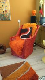 Vintage, jaren 70 oranje rieten stoel., Huis en Inrichting, Stoelen, Ophalen, Gebruikt, Overige kleuren, Riet of Rotan