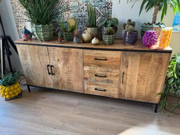 Te koop dressoir beschikbaar voor biedingen