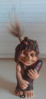 Resin Troll beeldje met vis in zijn handen ca. 10cm hoog, Ophalen of Verzenden, Zo goed als nieuw, Fantasy