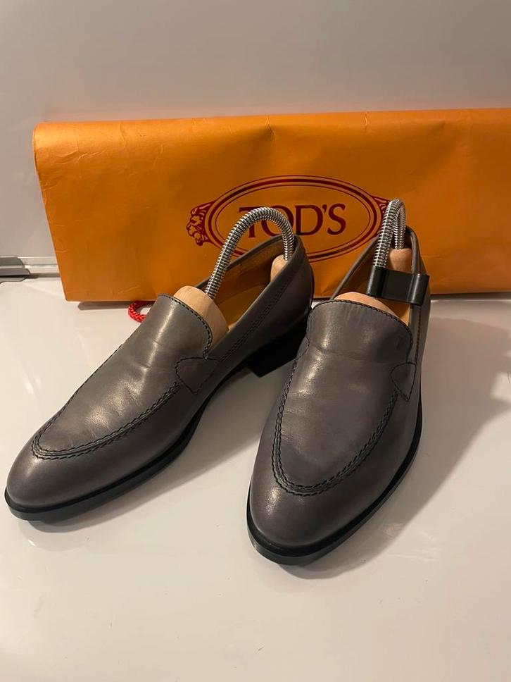 Tod’s Full Learher Drivers Vintage Loafers New Condition 37, Kleding | Dames, Schoenen, Zo goed als nieuw, Instappers, Grijs, Ophalen of Verzenden