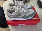 Nike Air Max 1 Mica Green - Maat 44, Kleding | Heren, Schoenen, Ophalen, Zo goed als nieuw