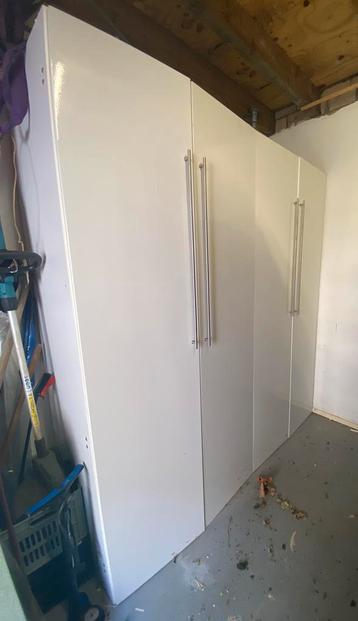 2 kledingkasten hoogglans beschikbaar voor biedingen