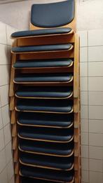 Stapel stoelen, Ophalen, Gebruikt, Bureau en stapel, Hout