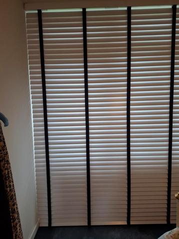 Mooie Houten Jaloezieën - 255x222cm beschikbaar voor biedingen