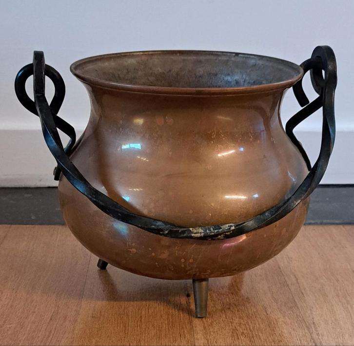 Koperen Pot met IJzeren Hengsel en Messing Pootjes, Antiek en Kunst, Antiek | Koper en Brons, Koper, Ophalen of Verzenden