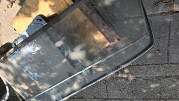 Voorruit Mercedes W110 Heckflosse beschikbaar voor biedingen