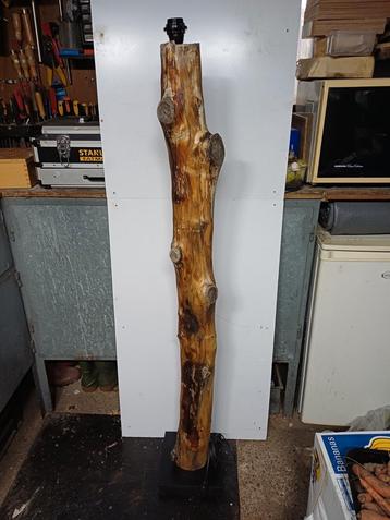 Unieke Houten Vloerlamp beschikbaar voor biedingen