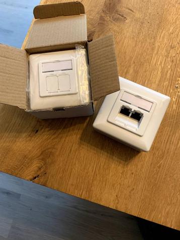 2 Nieuwe CAT 6a/5e netwerk wall outlets beschikbaar voor biedingen