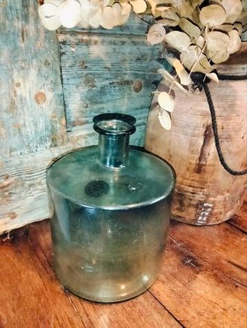 Grote groen kleurige fles uit Spanje  beschikbaar voor biedingen