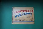VOETBAL, 100 karikaturen(1949) RAEDTHUYS NV Amsterdam, Ophalen of Verzenden, Gelezen, K. Peereboom en B. Ushi, Plaatjesalbum