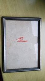 Antiek klein zilver kleur fotolijstje brede rand gemerkt ME, Ophalen of Verzenden