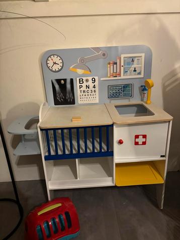 Houten Dierenkliniek - bijna nieuw! beschikbaar voor biedingen