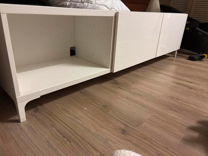 IKEA Besta kast wit met glanzende deurtjes, Huis en Inrichting, Kasten | Televisiemeubels, Gebruikt, Minder dan 100 cm, 100 tot 150 cm