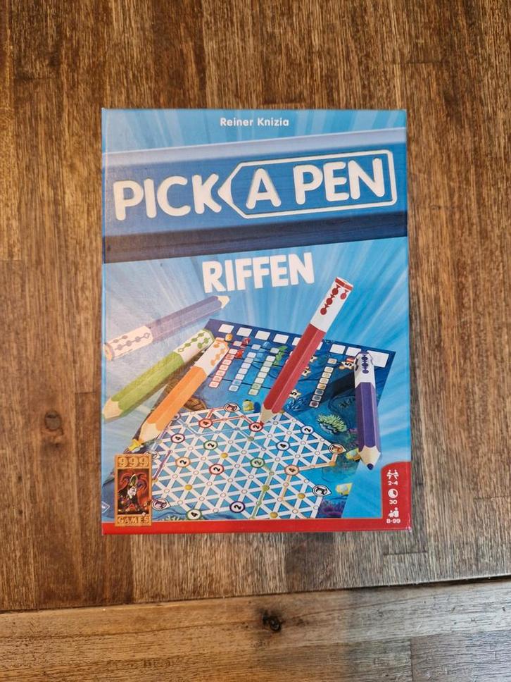 Pick a Pen - Leuk spel!, Hobby en Vrije tijd, Gezelschapsspellen | Bordspellen, Zo goed als nieuw, Een of twee spelers, Drie of vier spelers
