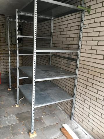 metalen stellingkast beschikbaar voor biedingen