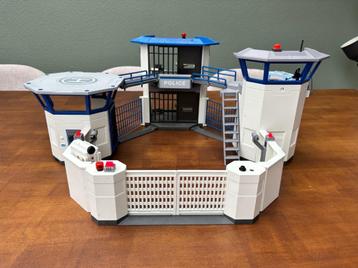 ** Playmobil brandweer (4819) en politiekazerne (6503) ** beschikbaar voor biedingen