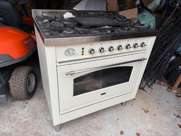 Boretti gasfornuis / netjes / wit 6 pits, Witgoed en Apparatuur, Fornuizen, Zo goed als nieuw, Vrijstaand, Gas, 5 kookzones of meer