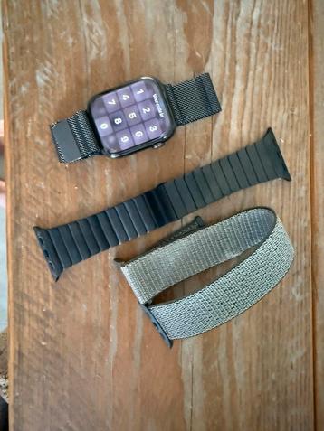 Apple Watch Series 7 RVS 45mm + 3 bandjes beschikbaar voor biedingen