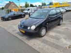 Volkswagen Polo 1.4 55KW 2003 Zwart nieuwe apk tot feb 2026, Voorwielaandrijving, 4 cilinders, Zwart, Origineel Nederlands