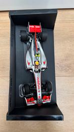 Lewis Hamilton MP4-25 2010 1:18, Hobby en Vrije tijd, Modelauto's | 1:18, Ophalen of Verzenden, Zo goed als nieuw, Overige merken