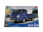 Academy 1/24 PORTER Cargo Truck ACA-15144