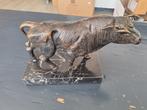 Stier op marmeren sokkel, Antiek en Kunst, Ophalen