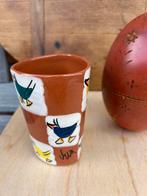Terracotta Beker gedecreerd met kippen, Keramiek, Overige typen, Ophalen of Verzenden, Zo goed als nieuw