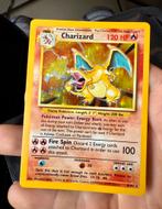 Charizard - Base Set 4/102, Hobby en Vrije tijd, Ophalen of Verzenden, Zo goed als nieuw