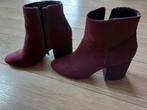 Bordeaux enkellaarsjes met hak maat 36, Lage of Enkellaarzen, Nieuw, Ophalen of Verzenden, Sprox