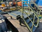 2x Industriële toegangstrappen met werkplatform / bordes, Ophalen, Zo goed als nieuw, Trap, Minder dan 2 meter