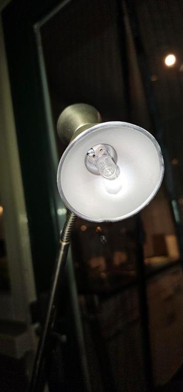 Staande lamp met 2 standen beschikbaar voor biedingen