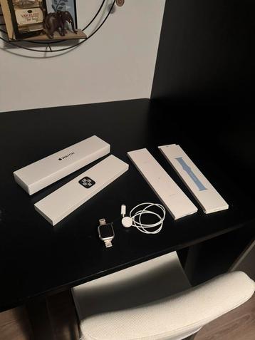 Apple Iwatch SE 2022 40MM compleet! beschikbaar voor biedingen