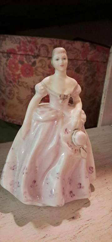 Porseleinen Dame Figuur beschikbaar voor biedingen
