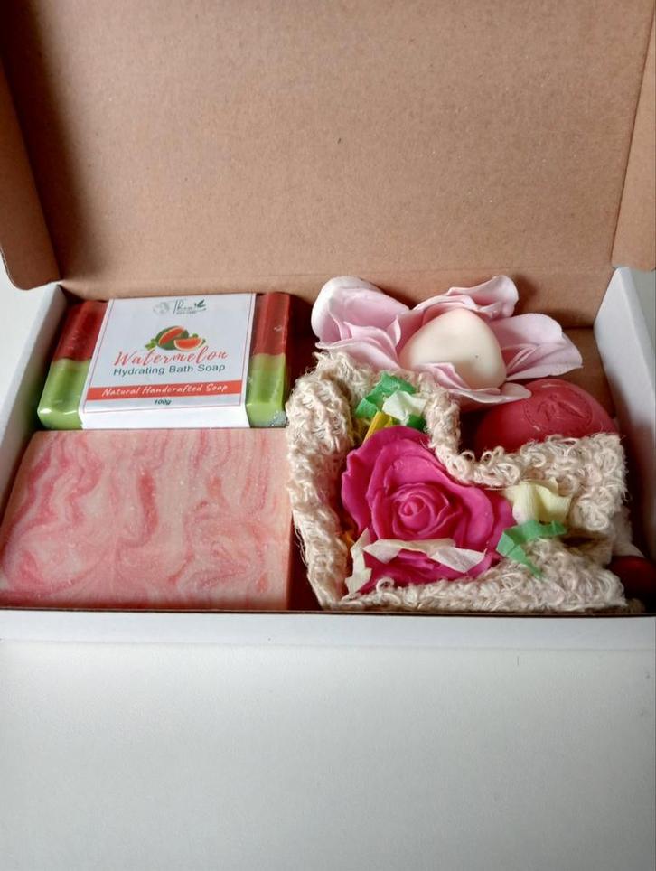 Handgemaakte zeep cadeau set, Sieraden, Tassen en Uiterlijk, Uiterlijk | Lichaamsverzorging, Nieuw, Bad & Douche, Ophalen of Verzenden
