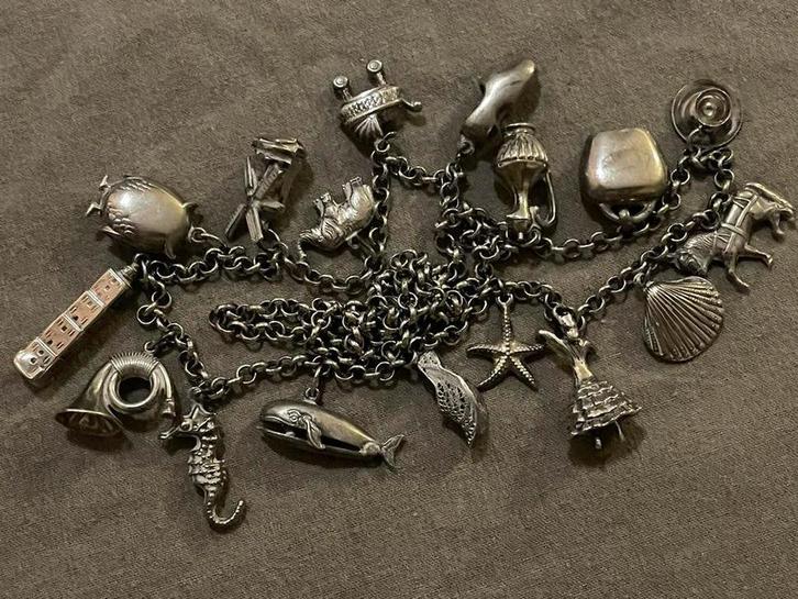🪏🛠️🧨🪙Zeldzame vondst! ⛓️⛓️🎁Ketting met bedels⛓️🗝️, Sieraden, Tassen en Uiterlijk, Kettingen, Zo goed als nieuw, Zilver, Zilver